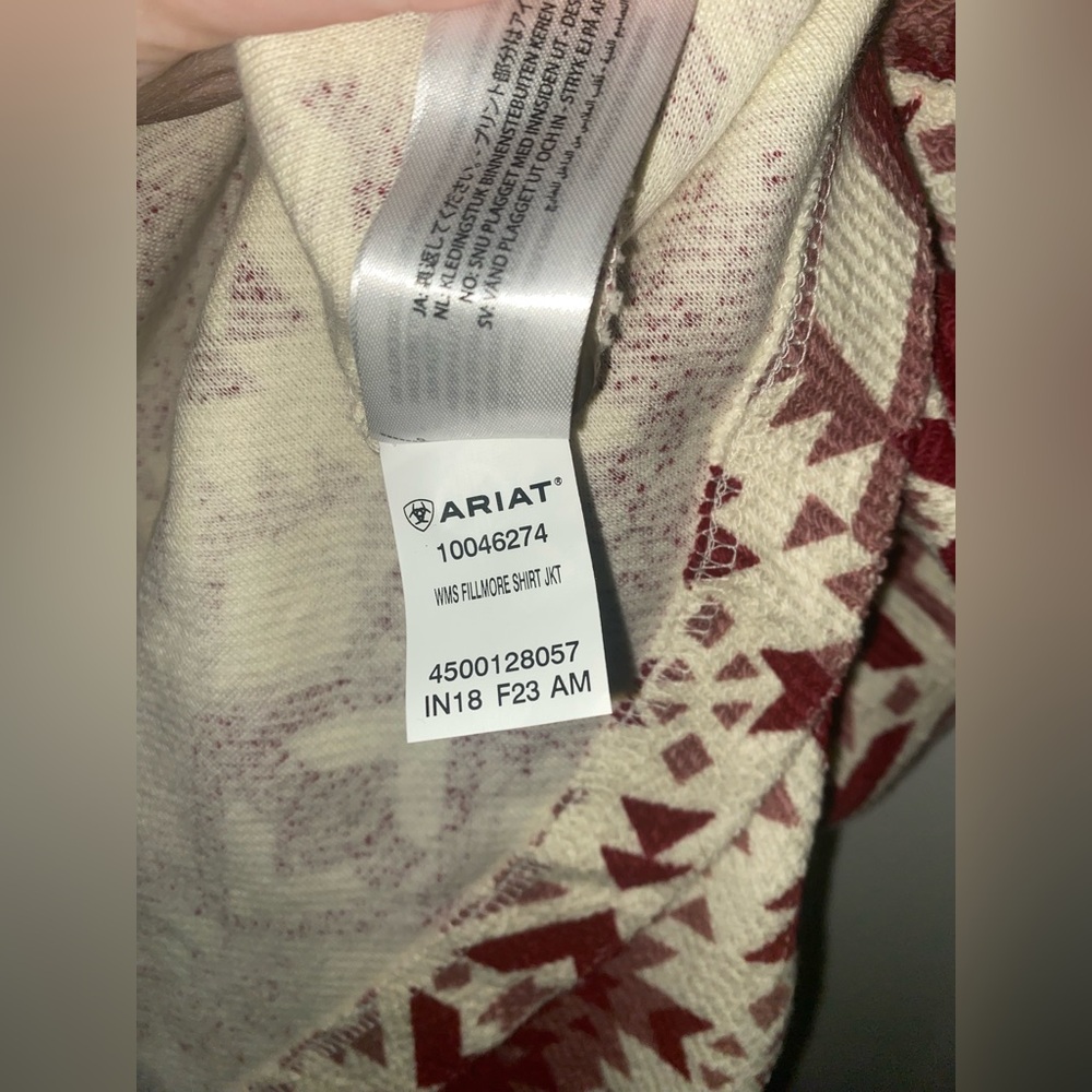 ARIAT | Women’s Button-Up | Medium | Thicker | Deep Red Cream Patterned | NWOT - Picture 8 of 9